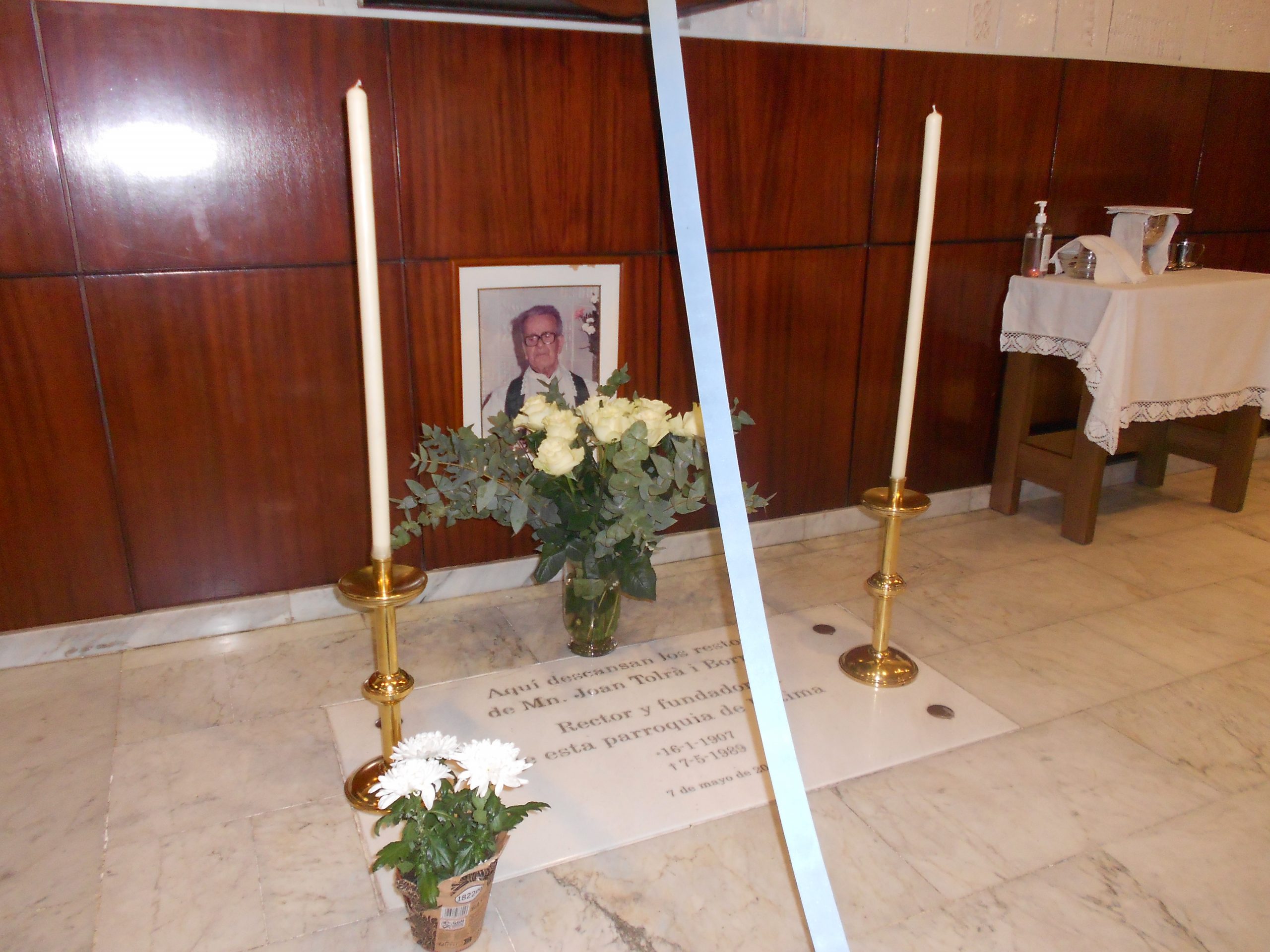 Tumba Mn. Joan Tolrà