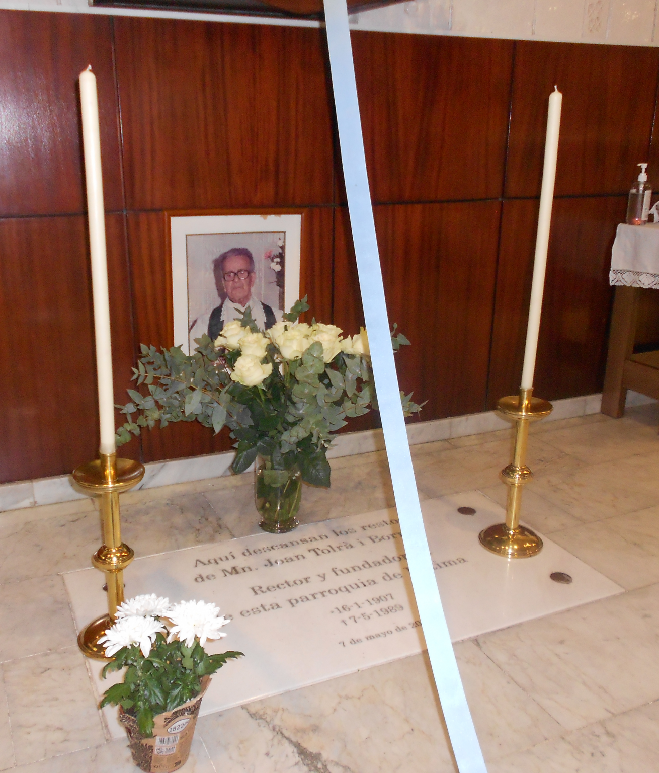 Tumba Mn. Joan Tolrà